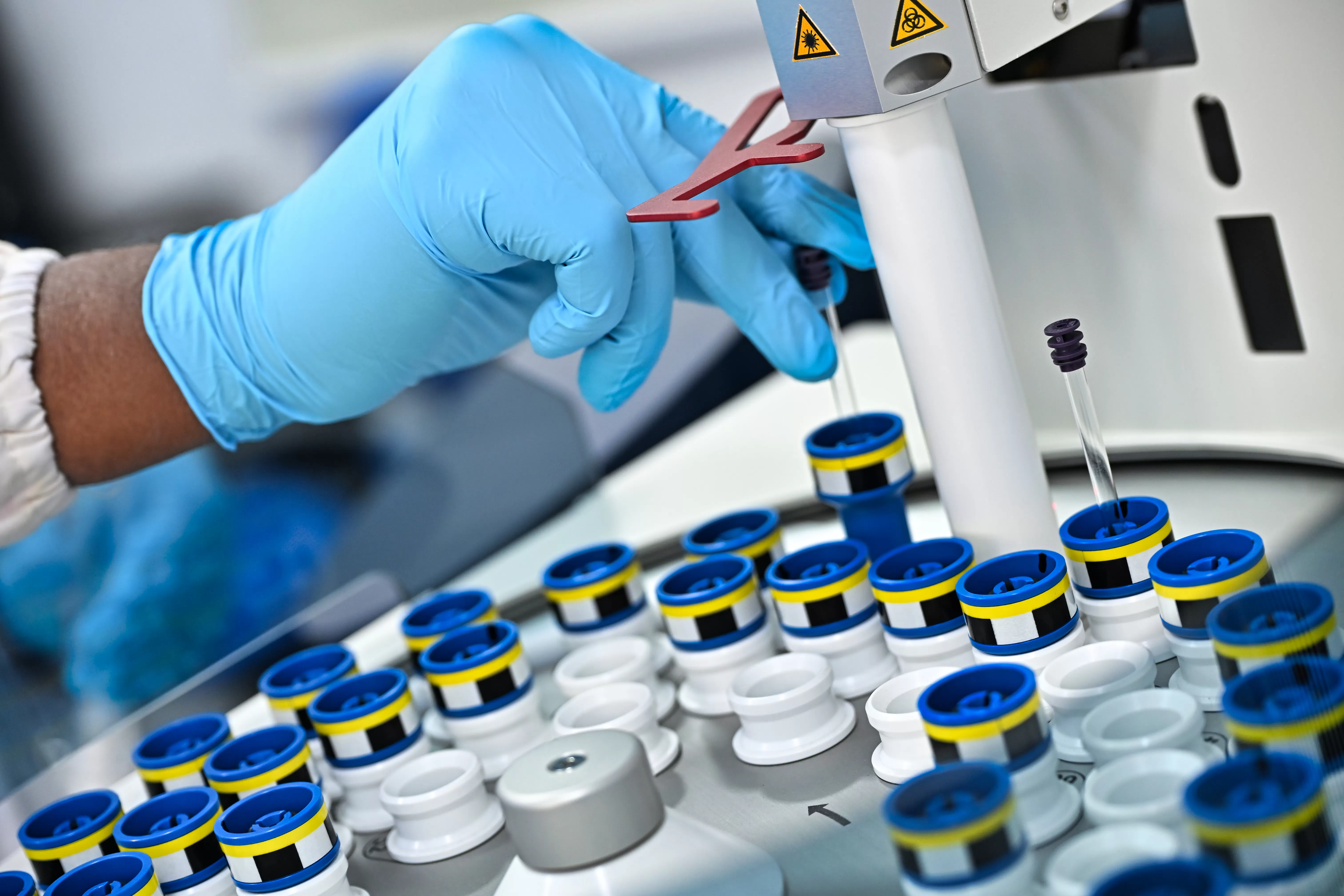 Outsourcing Drug Manufacturing & Development to CDMO